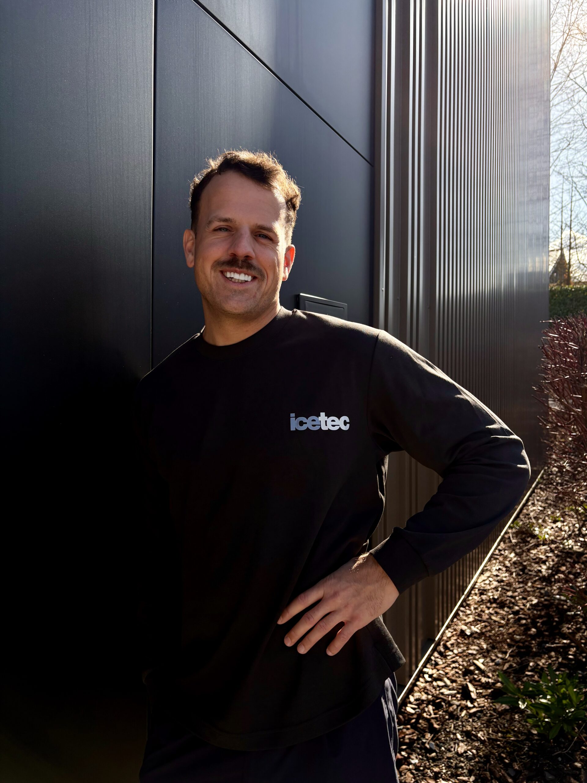 Maxime et Richard, co-fondateurs d'Icetec — spécialistes du nettoyage cryogénique en Belgique